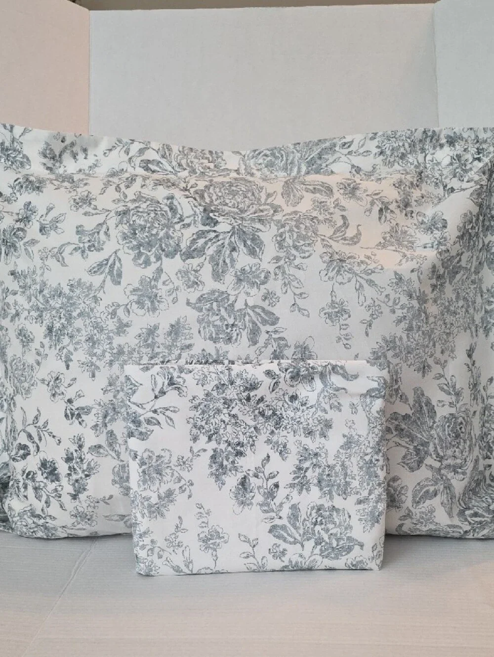 Tahari Cotton Botanical Floral White Blue Block Print Full/Queen Comforter Set